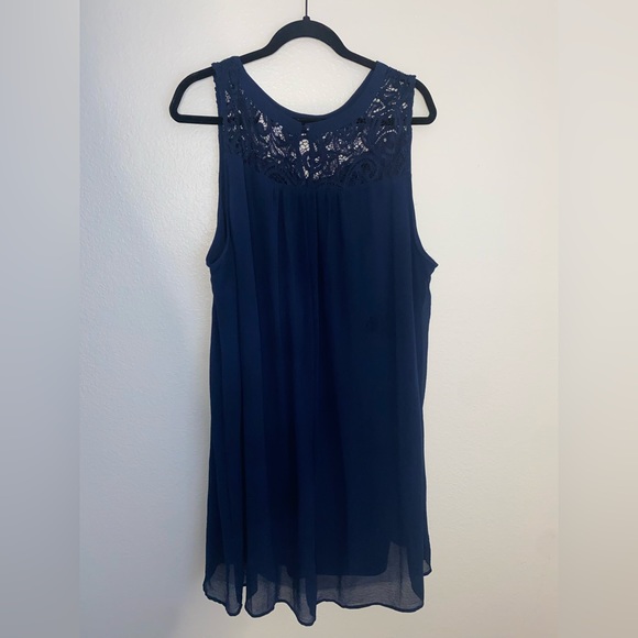 Dress - Picture 3 of 3